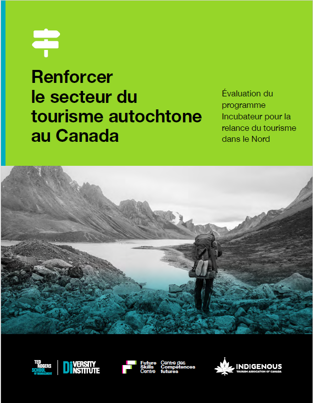 Page de couverture du rapport Renforcer le secteur du tourisme autochtone au Canada, avec l'image d'un randonneur marchant au bord d'un lac.